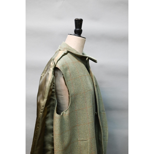 1292 - A Stewart Christie tweed Inverness cape, to/w a Locke & Co black top hat, 19 x 16 cm and cream s... 