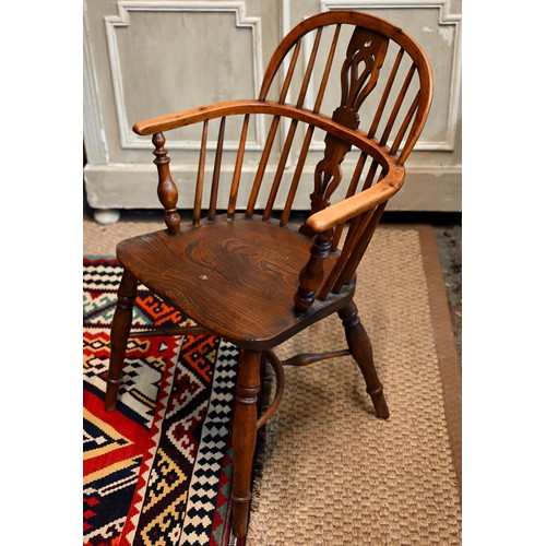 931 - Four 19th century well-matched harlequin yew and elm low splat-back Windsor armchairs with crinoline... 