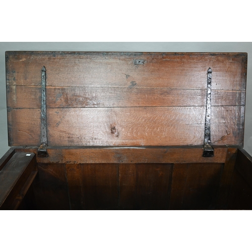 20 - An 18th century oak mule chest, the three plank top over four fielded arched panels and three drawer... 