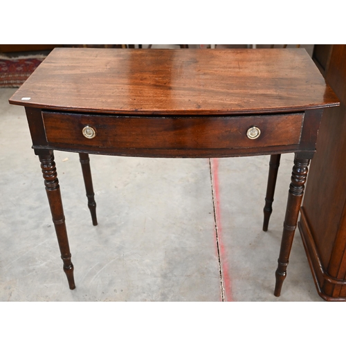 119 - A mid 19th century mahogany bowfront hall table with single frieze drawer on turned supports, 92 x 5... 