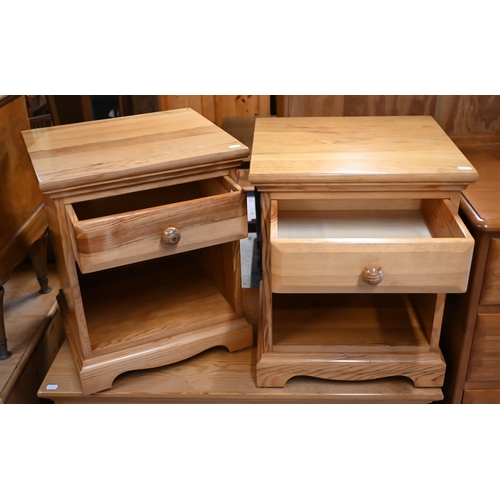 201 - A pair of Ercol pine bedside cabinets to/with a matching chest of two short over two long drawers (3... 