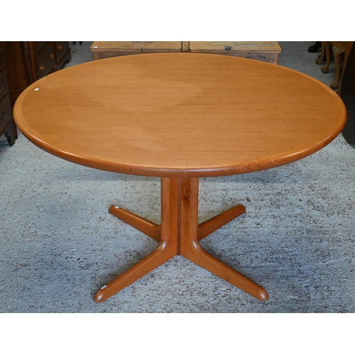 218 - A vintage Danish 'Skovby' solid teak extending dining table, with two leaves, 111 cm long (211 cm ma... 