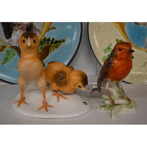 386 - A Nymphenburg porcelain group of two chicks, a Halcyon Days Leopard, Goebbels Robin and a pair of Fr... 