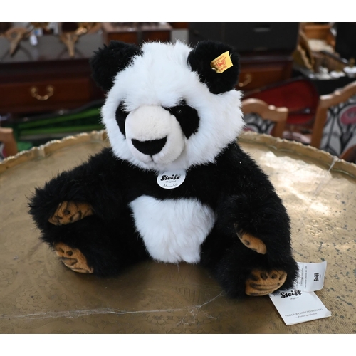 472 - A Steiff panda, 25 cm high (seated)