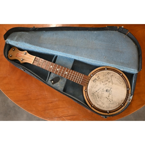 495 - A cased vintage ukelele-banjo, the skin with various signatures (1928)