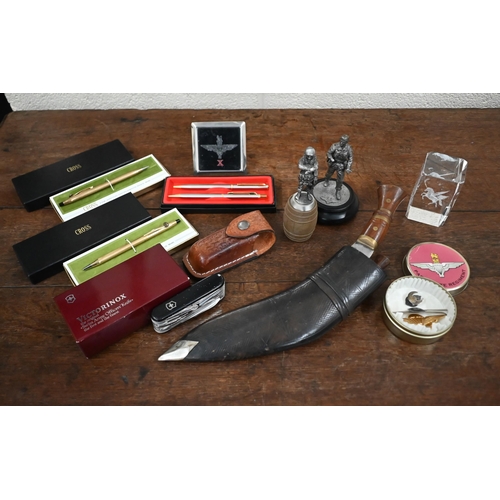 500 - A boxed Victorinox Swiss Army Officer's knife with seven layers and 29 functions (black body) 1.6795... 