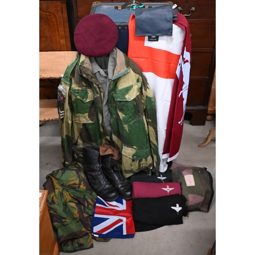 501 - A quantity of World War II and later Paratrooper's uniform including windproof smock and trousers, c... 