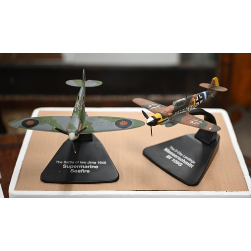 515 - Sixteen Atlas Editions boxed twin fighter-plane packs (32 models)