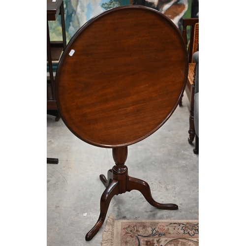 87 - A 19th century mahogany circular tilt-top occasional table on turned column and triform supports, 62... 