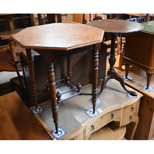 197 - A Georgian style mahogany tripod wine table to/with am Edwardian octagonal top two-tier table (2)