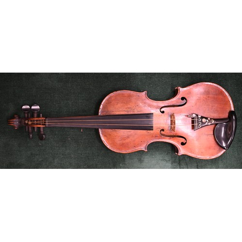 470 - An antique French violin, label for Villaume à Paris, with 36 cm two-piece flame back, 60 cm overall... 