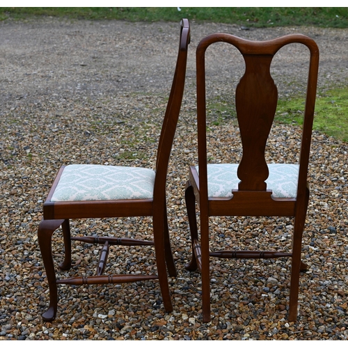 107 - A set of four Georgian style dining side chairs, with 'vase' shaped backrests and fabric seat pads (... 