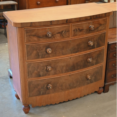 131 - A Victorian mahogany bowfront chest of two short over three long drawers, 120 x 55 x 115 cm