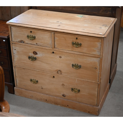 189 - An antique pine chest of two short over thre elong drawers, 106 x 54 x 92 cm high