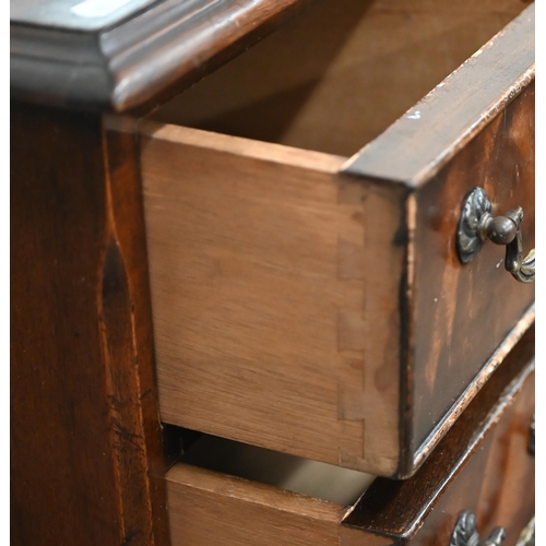 224 - A pair of reproduction mahogany five drawer bedside chests a/f, 50 cm wide x 32 cm deep x 65 cm high