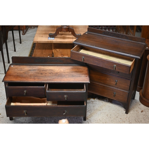 30 - A 1930's oak chest of four long graduated drawers to/with a matching three drawer chest, reduced in ... 
