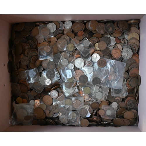 428 - A large collection of Victorian and later copper pennies and other coinage (box)