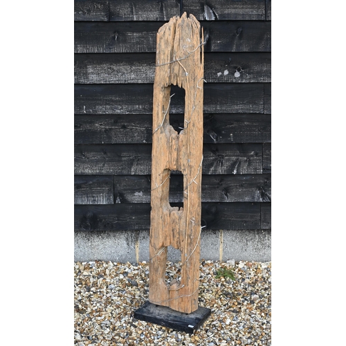 448 - Three painted tree trunk section garden stools to/w a driftwood vessel-section standard lamp (4)