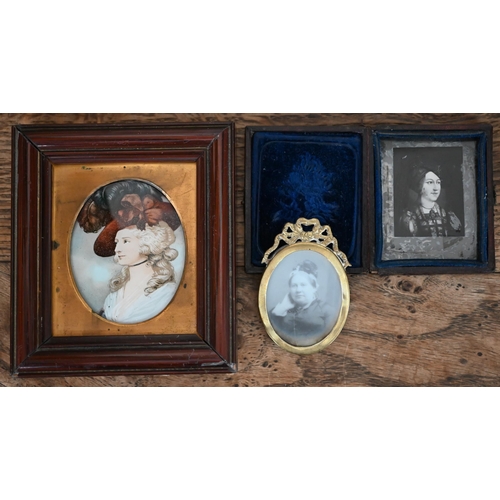 474 - A brass-framed small photographic portrait of a lady to/w a cased photograph of an oil portrait and ... 