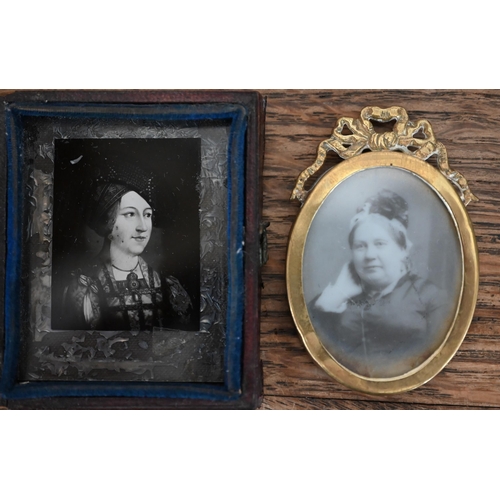 474 - A brass-framed small photographic portrait of a lady to/w a cased photograph of an oil portrait and ... 