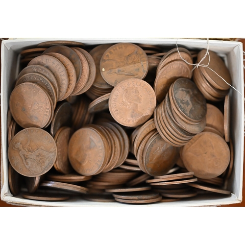 475 - #A box of mostly 20th century copper pennies