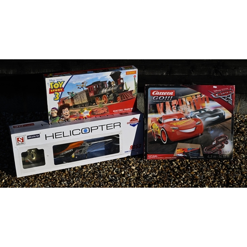 498 - A Shuang Ma radio-controlled helicopter to/w a Hornby 'Toy Story 3' tie-in train set and a Carrera G... 