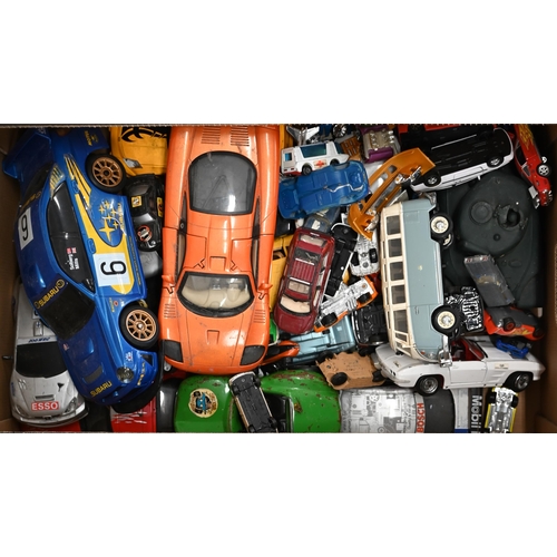 500 - A large quantity of model vehicles including Hot Wheels, Burago, Maisto, Corgi, Jade, etc to/w a mod... 