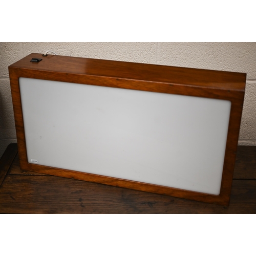 512 - A vintage wooden photographic light box, 34 x 65 cm