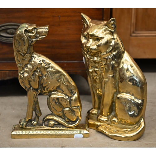 534 - Two brass doorstops, cat and dog, 32/31 cm high (2)