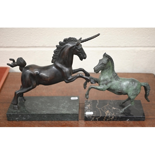 540 - A verdigris-patinated rearing horse, 21 cm, on marble base to/w a brown-patinated bronze unicorn, 29... 