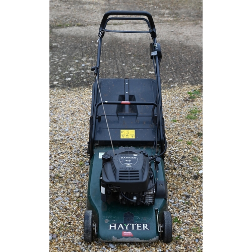 125A - A Hayter Harrier 48 petrol lawn mower with Briggs and Stratton engine, c/w grass box and key - a/f