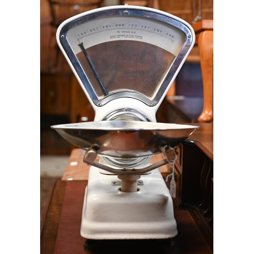 450A - A set of vintage white enamelled 'W T Avery' (Birmingham) kitchen/shop scales