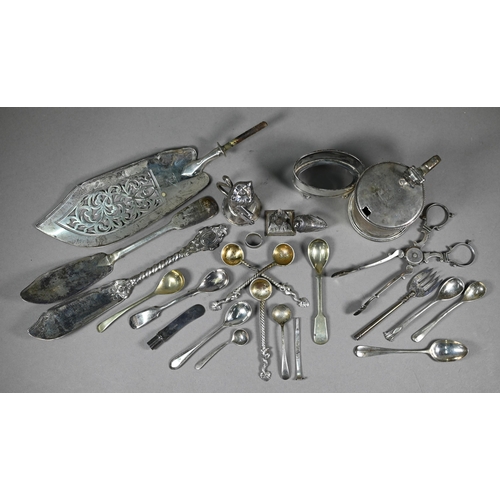 114 - A quantity of Victorian and later silver oddments, inc flatware and cutlery, condiments, etc, 14.5 o... 