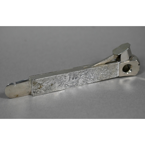 119 - A contemporary design cigar cutter with textured silver sides, S.J. Rose & Son, London 1971, 15c... 