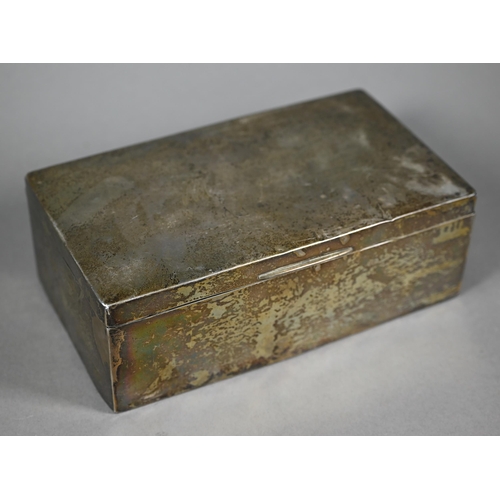 127 - An Edwardian silver cigarette box, Birmingham 1908, 20cm wide, to/w a pair of Old English pattern ta... 