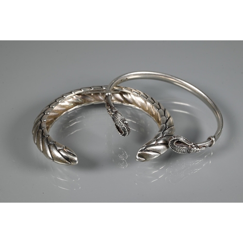 237 - Patrick Mavros - a silver 'Pangolin Stacking Cuff', size small (5.5 cm diam on largest edge) to/w a ... 