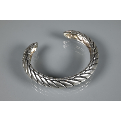 237 - Patrick Mavros - a silver 'Pangolin Stacking Cuff', size small (5.5 cm diam on largest edge) to/w a ... 