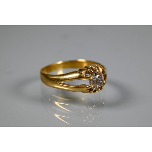 252 - A Victorian single stone diamond ring in yellow gold, the old European cut stone claw set in a gentl... 