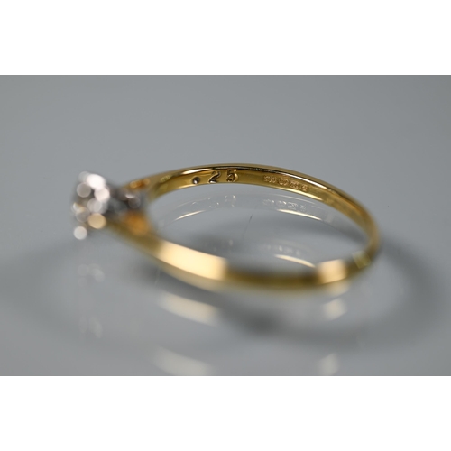 255 - A single stone diamond ring, the brilliant cut 0.25 carat diamond claw set in 18ct yellow gold, size... 