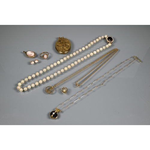 273 - A collection of jewellery items including 9ct yellow gold oval locket; row of uniform cultured pearl... 