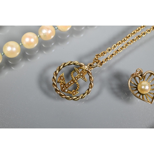 273 - A collection of jewellery items including 9ct yellow gold oval locket; row of uniform cultured pearl... 