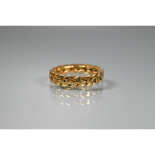 290 - A platinum wedding band of textured from, size P 1/2, approx 5.5g to/w an unmarked yellow metal band... 