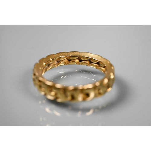 290 - A platinum wedding band of textured from, size P 1/2, approx 5.5g to/w an unmarked yellow metal band... 