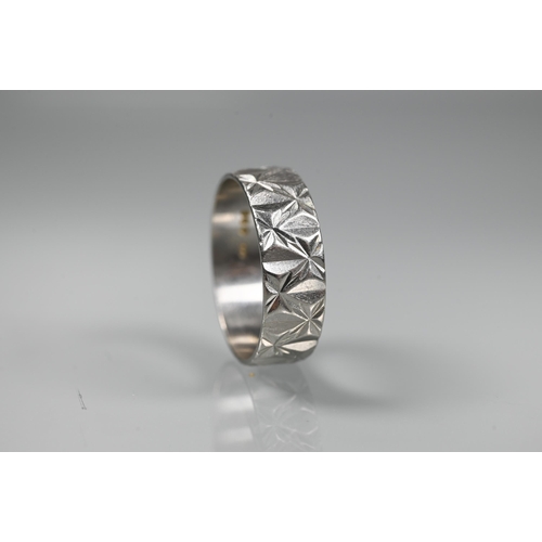 290 - A platinum wedding band of textured from, size P 1/2, approx 5.5g to/w an unmarked yellow metal band... 