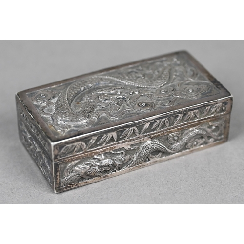 33 - A Chinese export silver snuff box, richly embossed and chased with dragons and pearls, Wang Hing &am... 