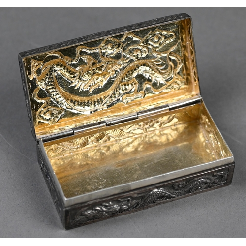 33 - A Chinese export silver snuff box, richly embossed and chased with dragons and pearls, Wang Hing &am... 