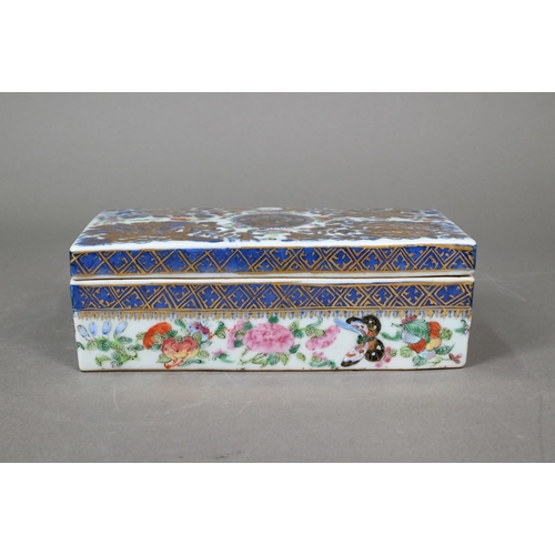 343 - A 19th century Chinese Canton famille rose Fitzhugh style brush box and cover, 19 cm x 9 cm x 6.5 cm... 