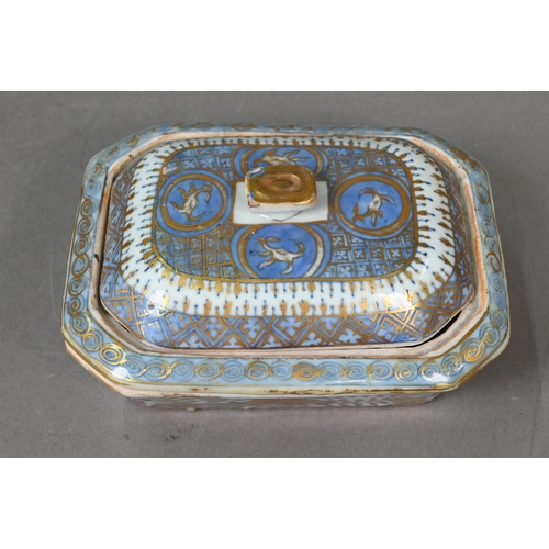 343 - A 19th century Chinese Canton famille rose Fitzhugh style brush box and cover, 19 cm x 9 cm x 6.5 cm... 