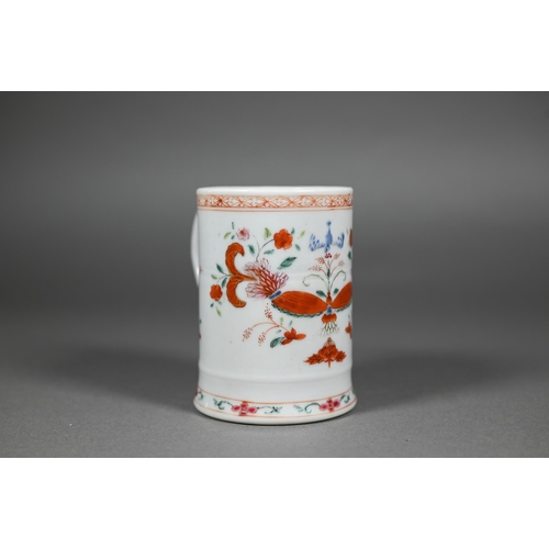 346 - An 18th century Chinese export famille rose mug, Qianlong period (1736-95) Qing dynasty, painted in ... 