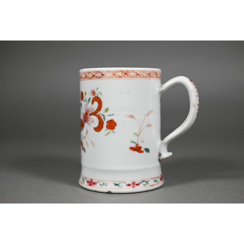 346 - An 18th century Chinese export famille rose mug, Qianlong period (1736-95) Qing dynasty, painted in ... 